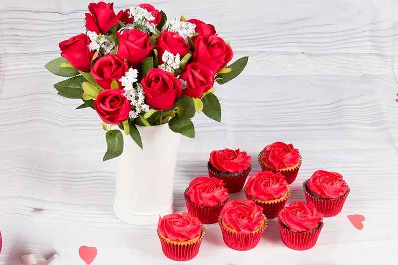 12 Red Roses with Vanilla Rose Cupcakes